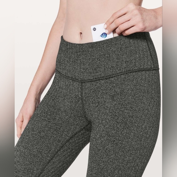 Lululemon Wunder Under Low-Rise Tight  size 6 - Picture 3 of 13